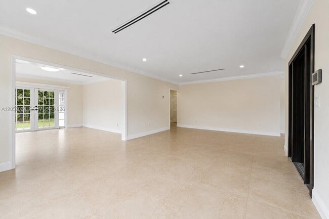 Building Photo - 516 Gerona Ave