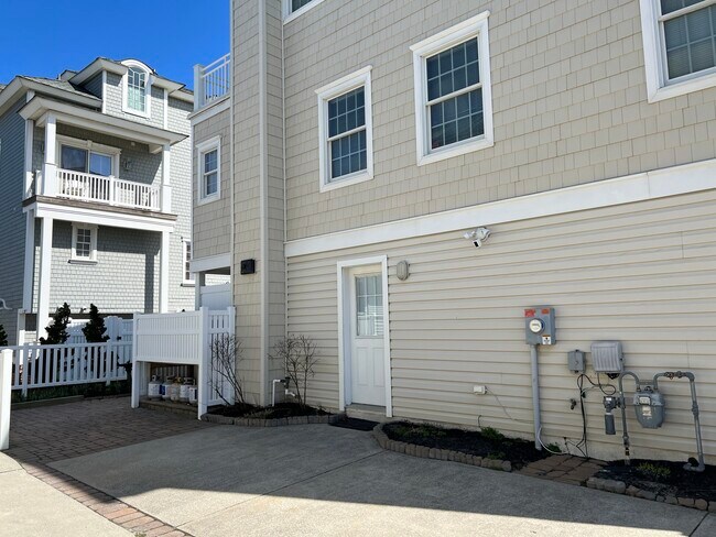 Building Photo - 921 Stenton Pl