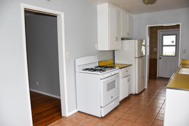 Building Photo - Steps to Chapman College