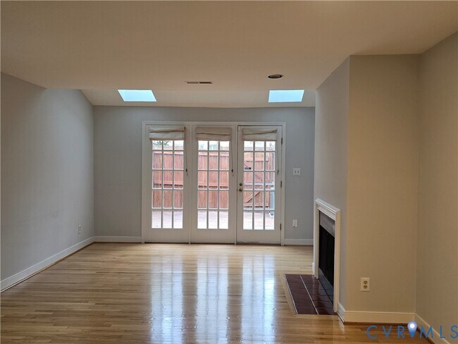 Building Photo - 1308 Maple Ave