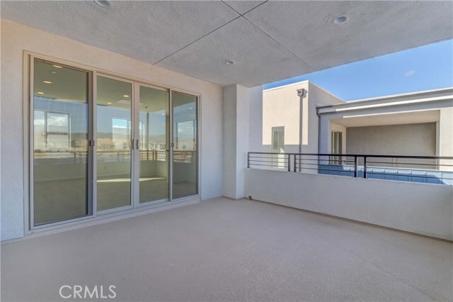 Building Photo - 130 Spectacle