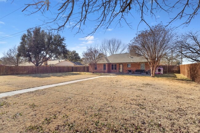 Building Photo - 403 Carolota Ln