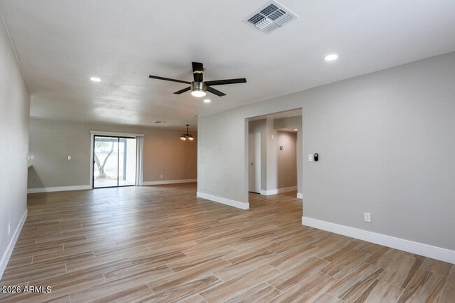 Building Photo - 1817 E Alameda Dr