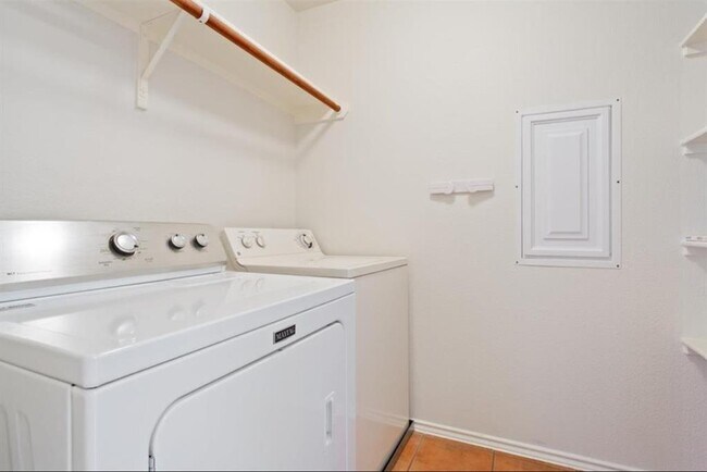 Building Photo - 97 Verde Ranch Loop