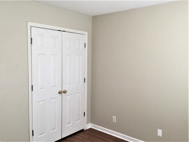 Building Photo - 509 Dresler Rd