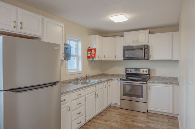 Building Photo - 2126 Rickert St