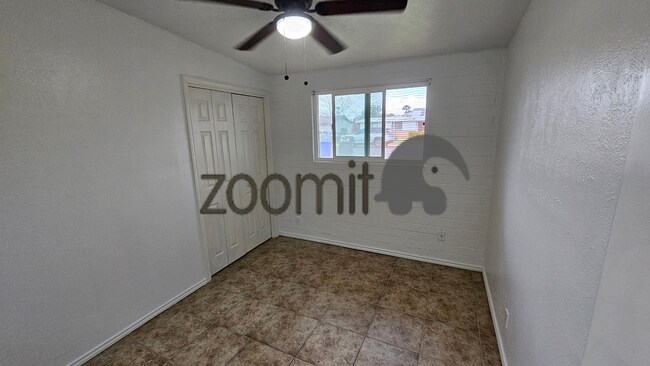 Building Photo - Wonderful home, convenient location