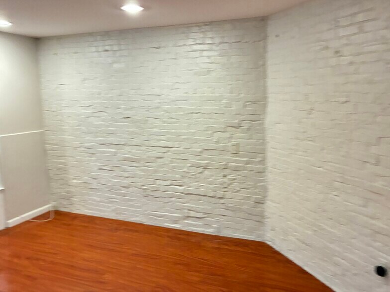 Building Photo - 625 C St NE