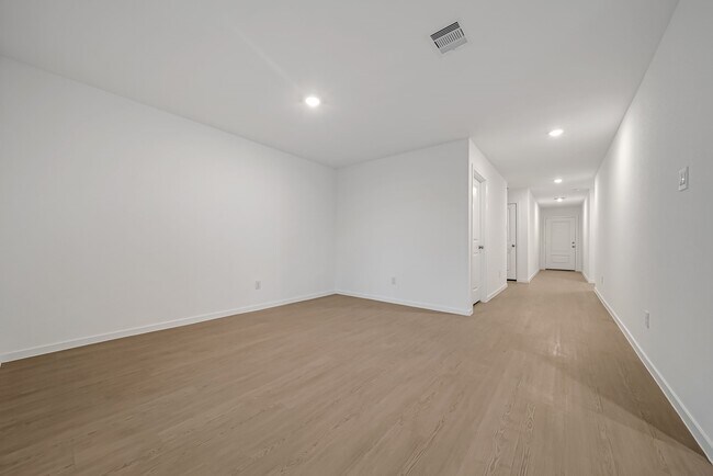 Building Photo - 25625 Rose Creek Dr
