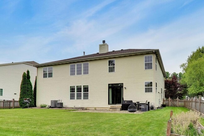 Building Photo - 18768 W Highfield Dr