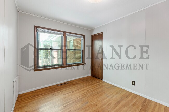 Building Photo - 3401 S Walnut St