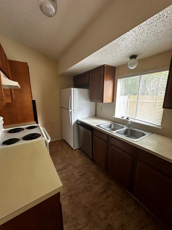 Building Photo - 8000 Clydesdale Dr