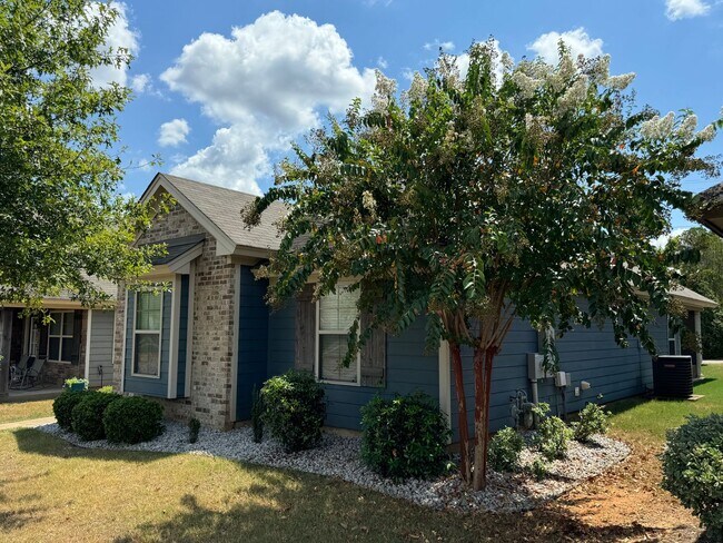 Building Photo - Incredible 3-Bedroom in Grand Park!!