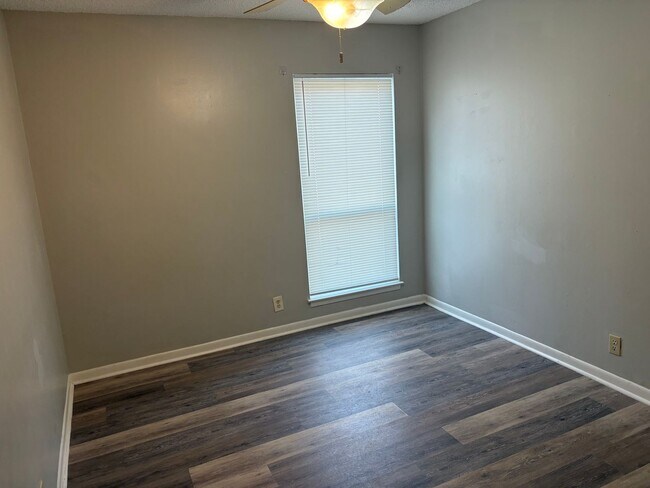 Building Photo - 515 Basswood Ave