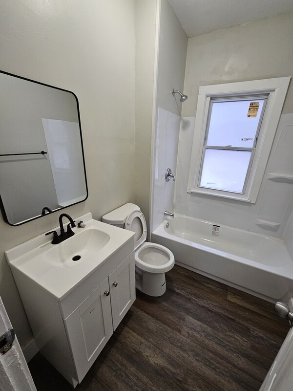 Building Photo - 3378 E 134th St