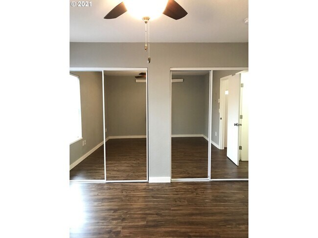 Building Photo - 6867 N Fessenden St