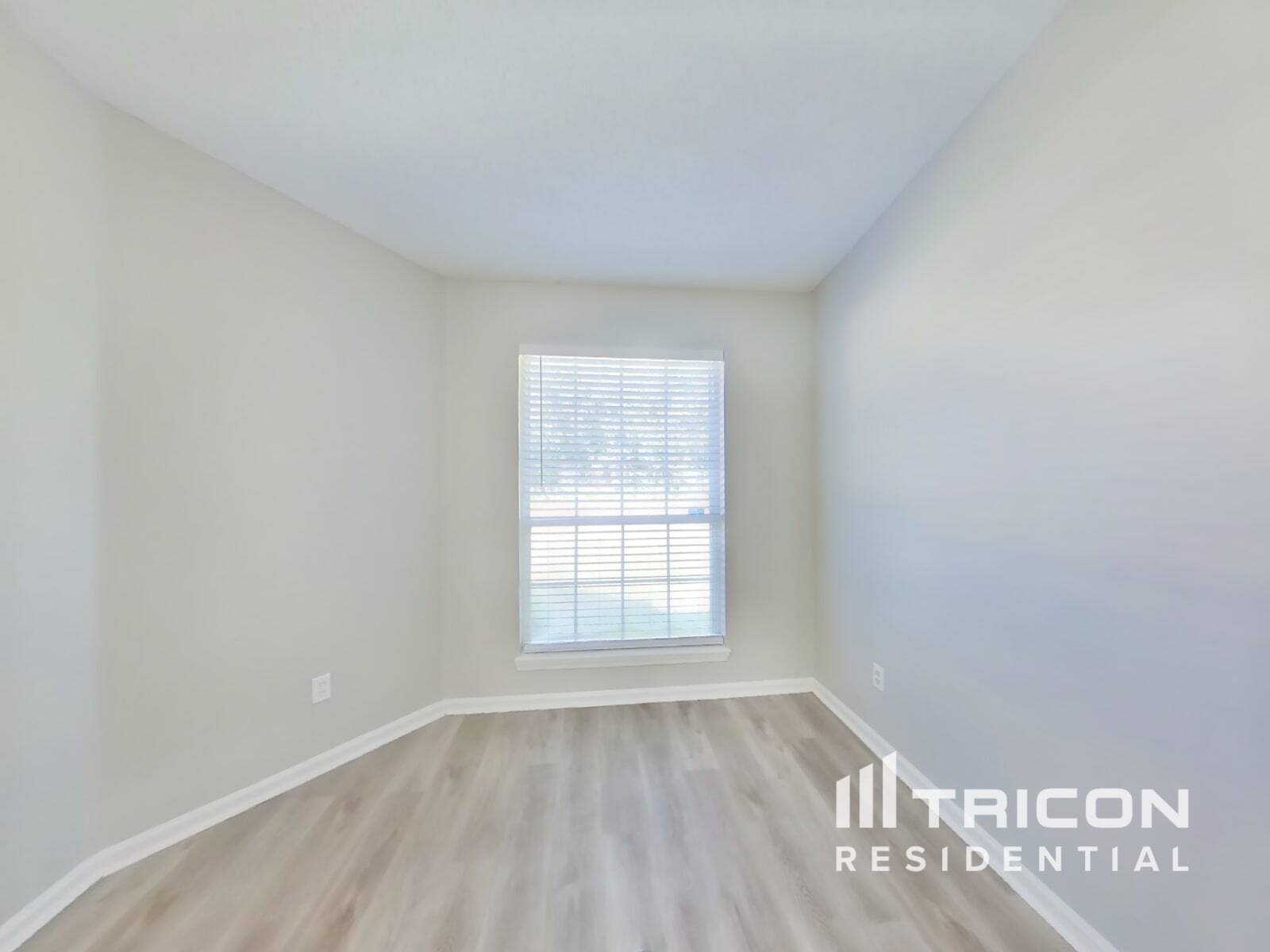 Building Photo - 1020 Woodbridge Hollow N