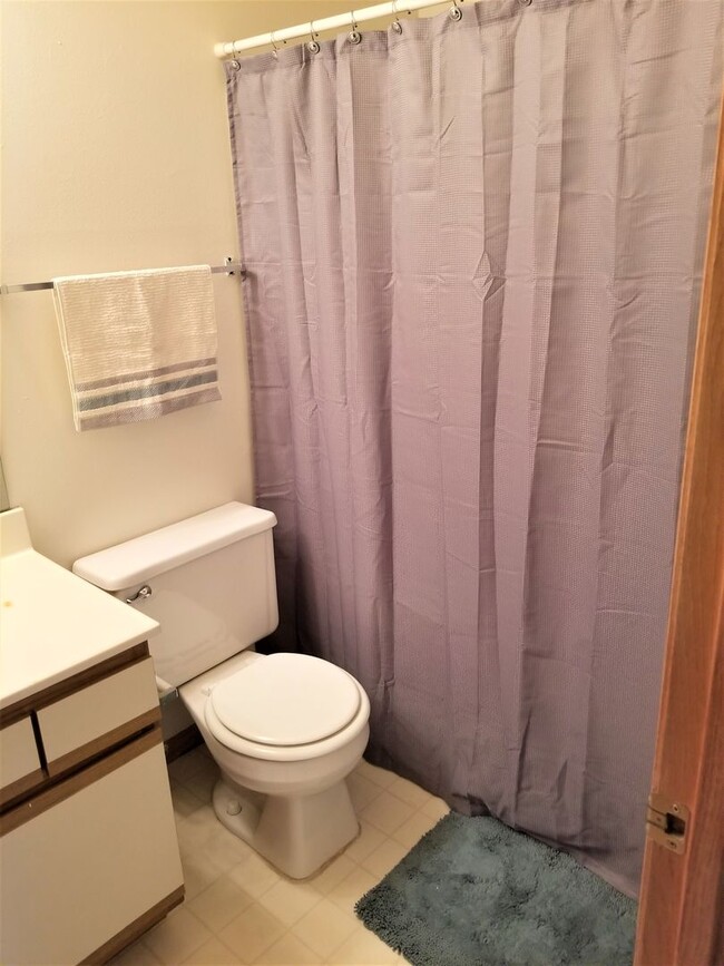 Building Photo - Cozy 1 bedroom loft apartment.. AVAILABLE!!