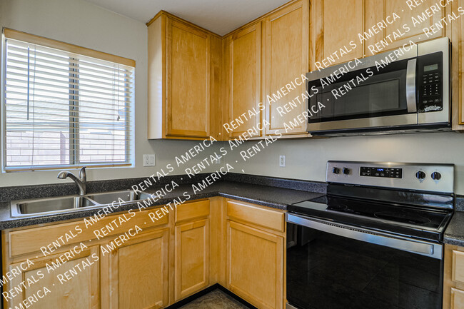 Building Photo - $500 off the 1st full month's rent with a ...