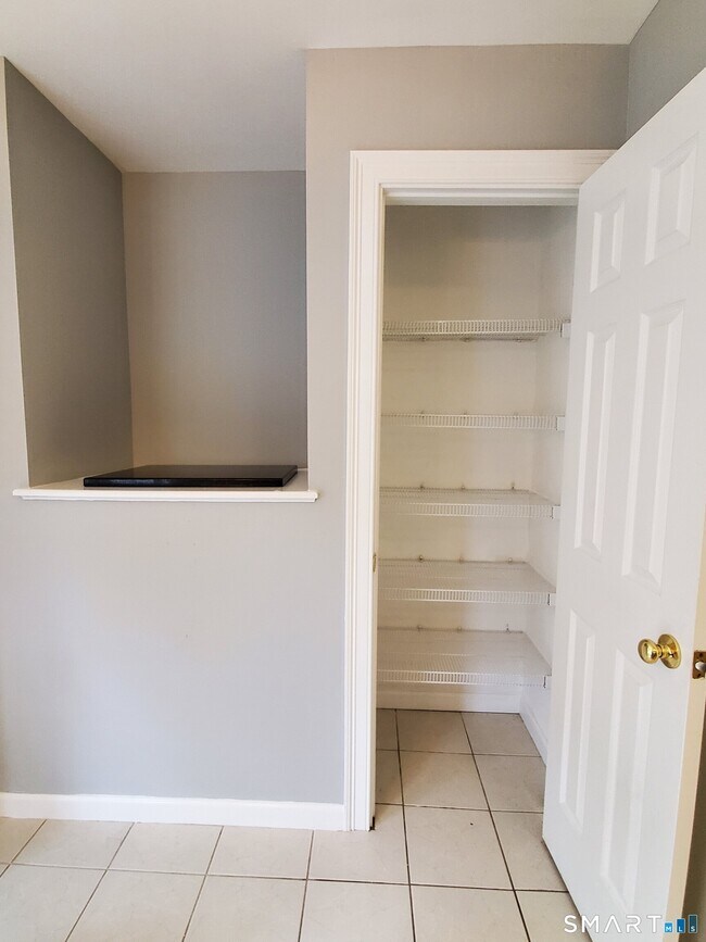 Building Photo - 157 Leeder Hill Dr