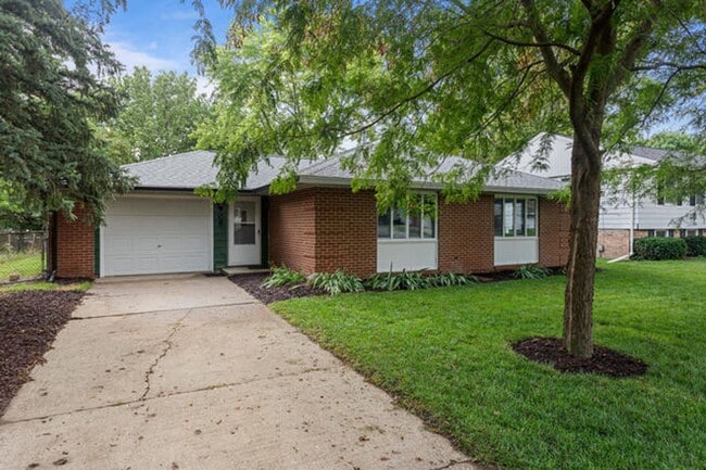 Primary Photo - Fully remodeled 3 Bedroom - Available Now