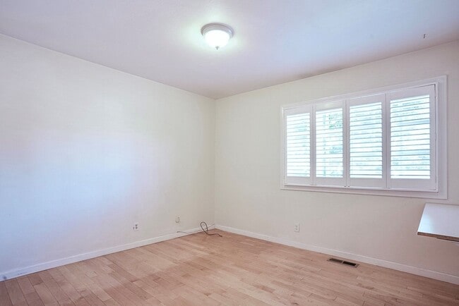 Building Photo - Beautifully Updated Three Bedroom Browns Valley Home