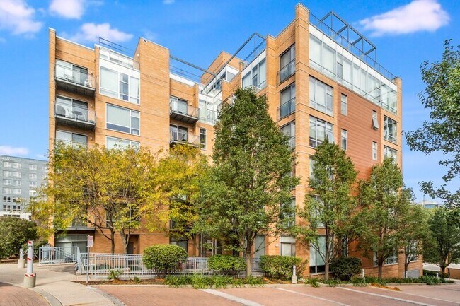 Primary Photo - 1740 Oak Ave