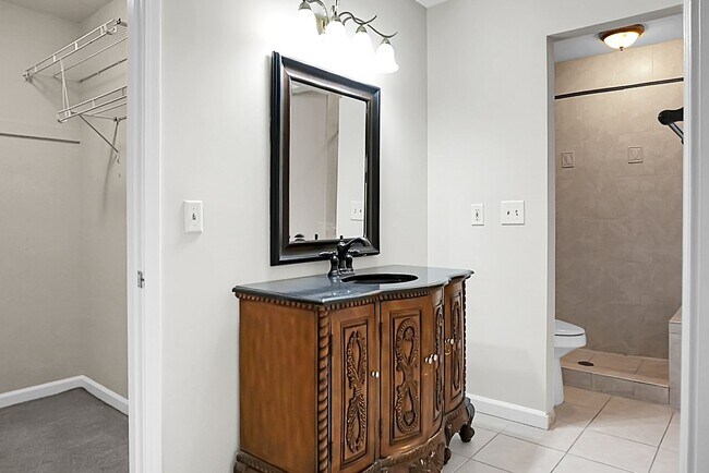 Building Photo - Spacious, Newly Renovated Villa Overlookin...
