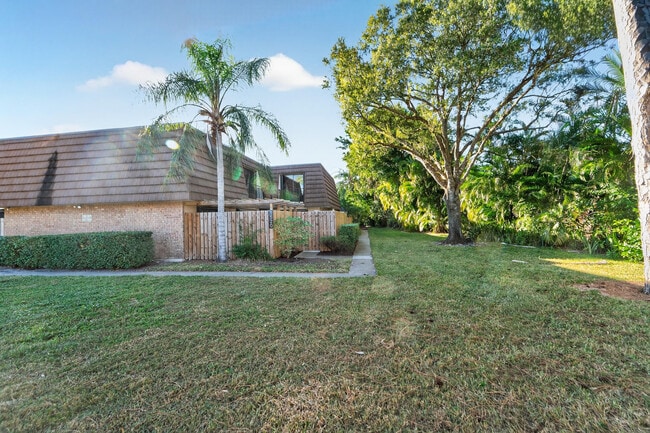 Building Photo - 1520 15th Ln