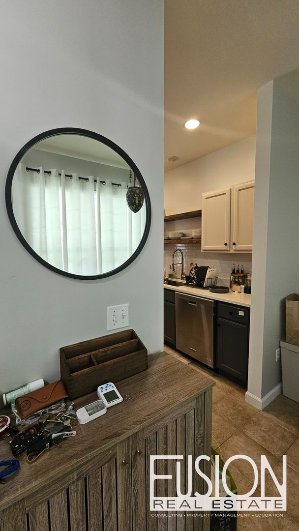 Building Photo - Bright, Modern 3 Bedroom Townhouse in Essex Junction!