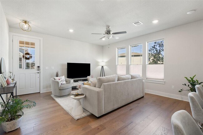 Building Photo - 8419 Laughlin Ln