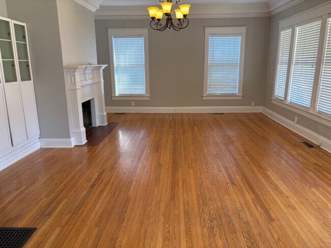 Building Photo - Historic Downtown Murfreesboro TN 3050 SF, 5BR/2BA for rent