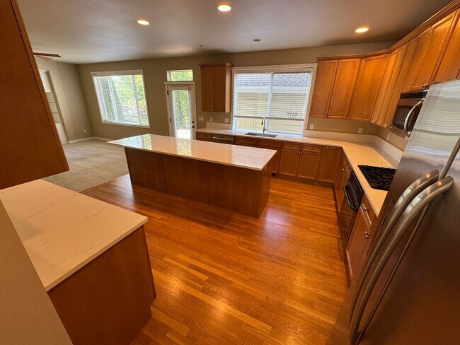 Building Photo - 3bd/2.5ba Renton Home