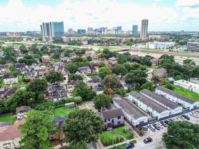 Building Photo - 2424 Southmore Blvd