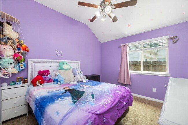Building Photo - 923 Lake View Dr