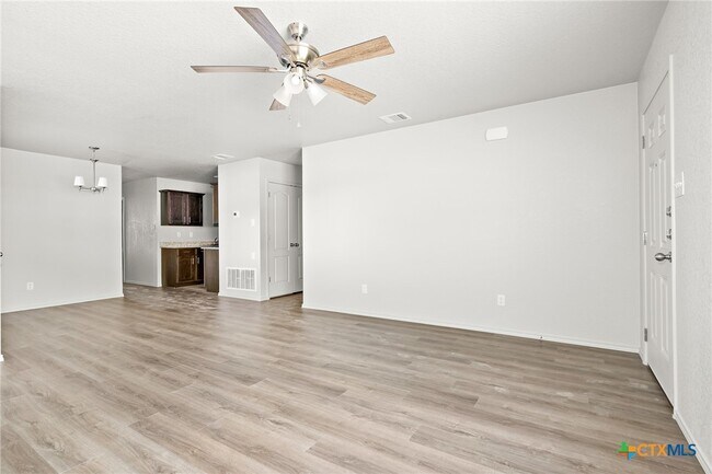 Building Photo - 103 Lost Trl