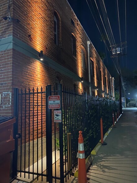 Building Photo - 114 W Eulalia St