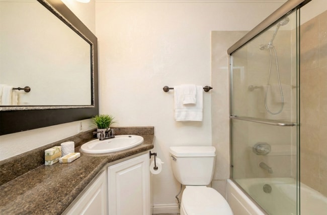 Building Photo - Pleasanton 2BD Townhouse w/ Granite Kitchen, Plank Floors, Community Amenities & Top Schools