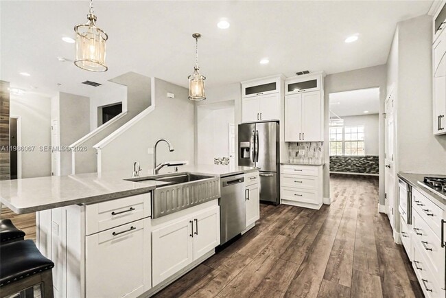 Building Photo - 2251 Napone Ln