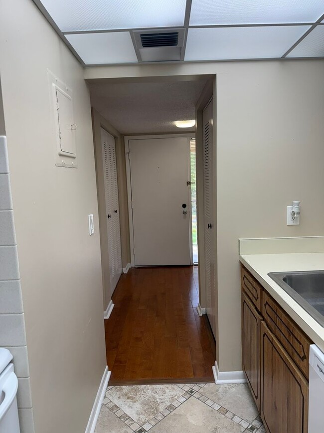 Building Photo - 130 Jasmine Woods Ct