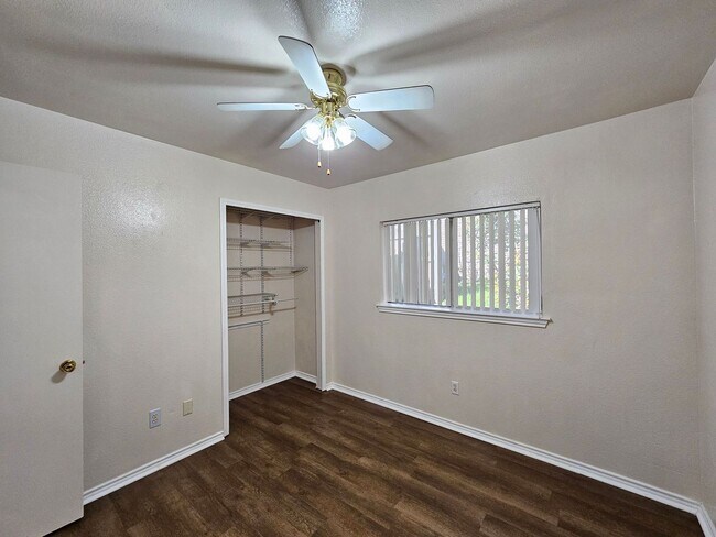 Building Photo - 602 Del Mar Dr