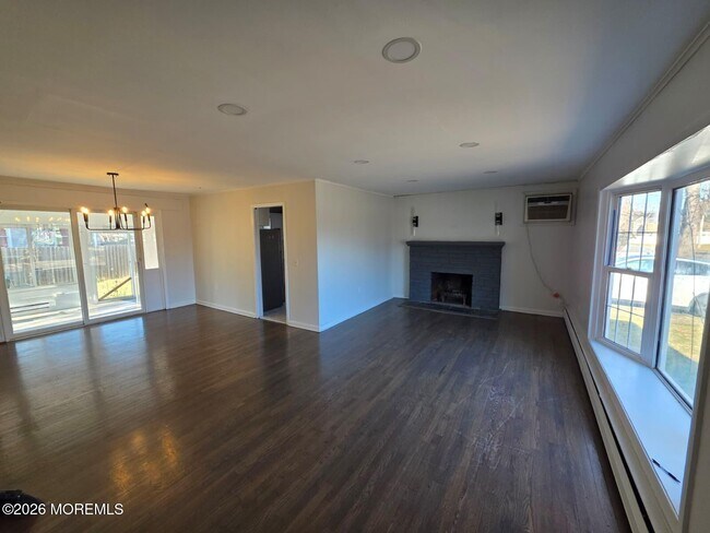 Building Photo - 6 4th St