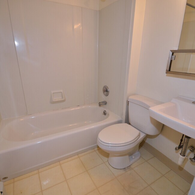 Building Photo - 3 Rosary Way