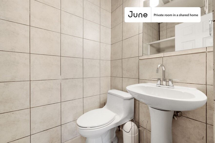 Building Photo - Room in Shared 4 bed/2 bath home