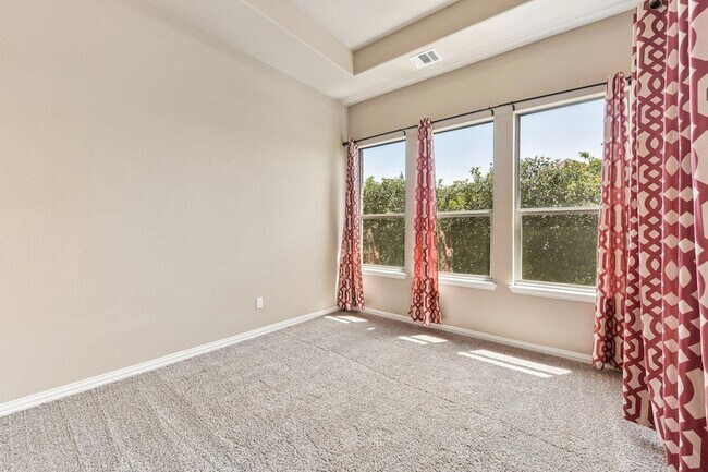 Building Photo - 640 Loma Cedro Bend