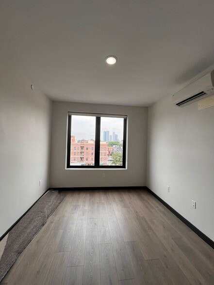 Building Photo - 99 Sackett St