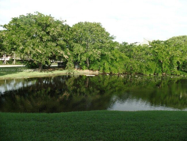 Building Photo - 280 Racquet Club Rd