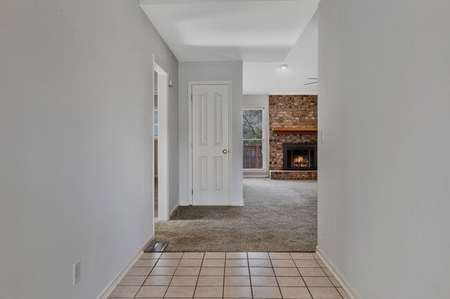 Building Photo - 755 Regal Dr