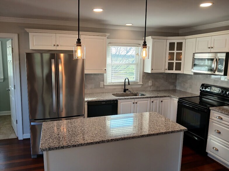 Kitchen - 4008 Lebanon Rd