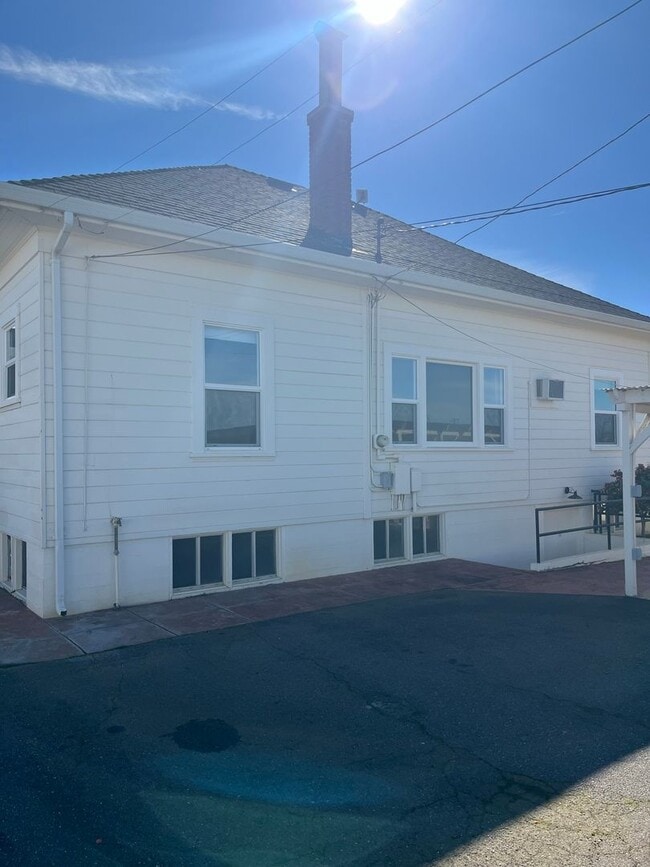 Building Photo - 3636 Beecher Rd